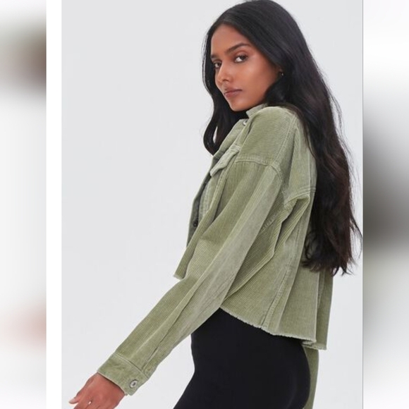 Forever 21 corduroy cropped button up boxy jacket Sage green SZ M raw cut hem - Picture 2 of 7